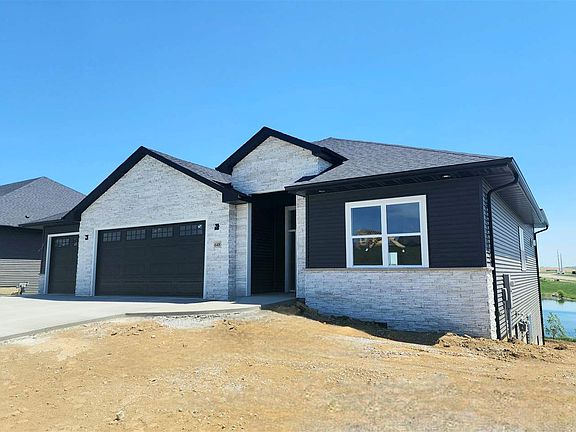 3rd image of 648 Rock Ridge Rd