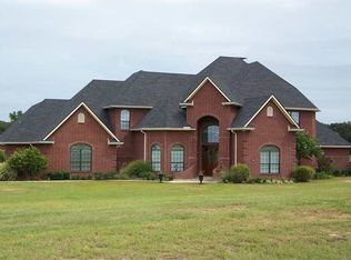 210 Wendy Acres Ave, Longview, TX 75602