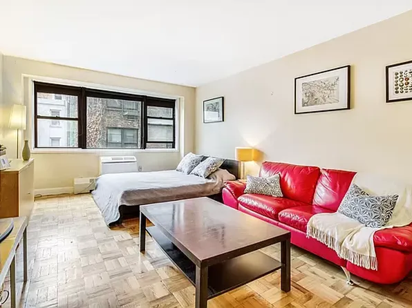 320 East 54th Street image 1 of 4
