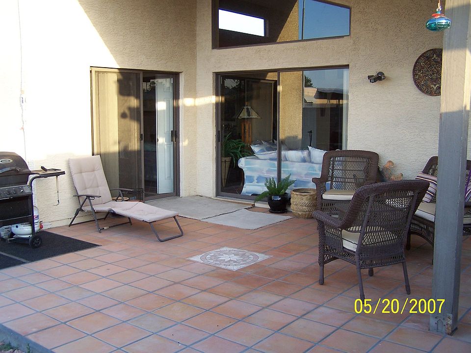 Large tiled extended patio!