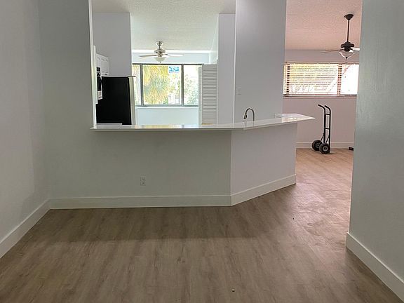 2nd image of 204 Sea Oats Dr APT G