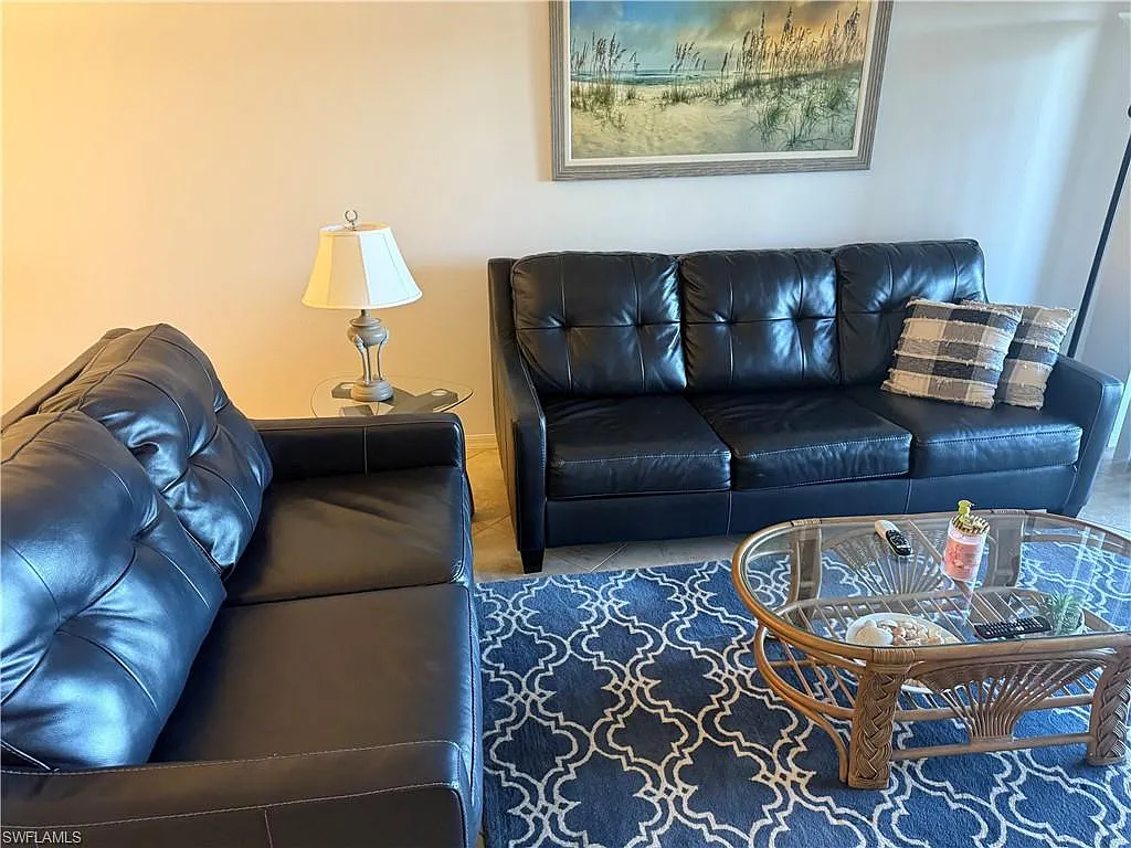 2 bed, 2.0 bath, 1076 sqft, $2,200 — Photo 2