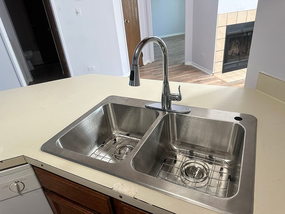 1st image of 1307 Wyndham Dr APT 203