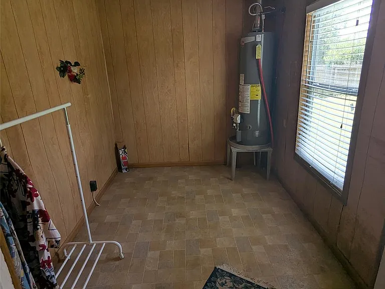 1319 Grace St — Photo 25