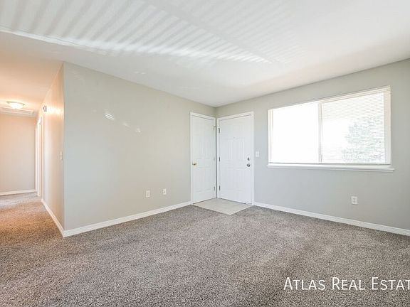 4th image of 960 Bishop Ct APT A