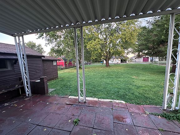 5th image of 305 N Moore St