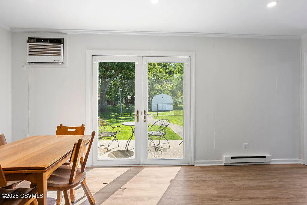 3 bed, 1270 sqft, $2,100 — Photo 3