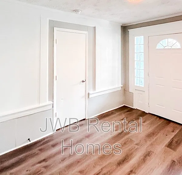 419 Broward St — Photo 8