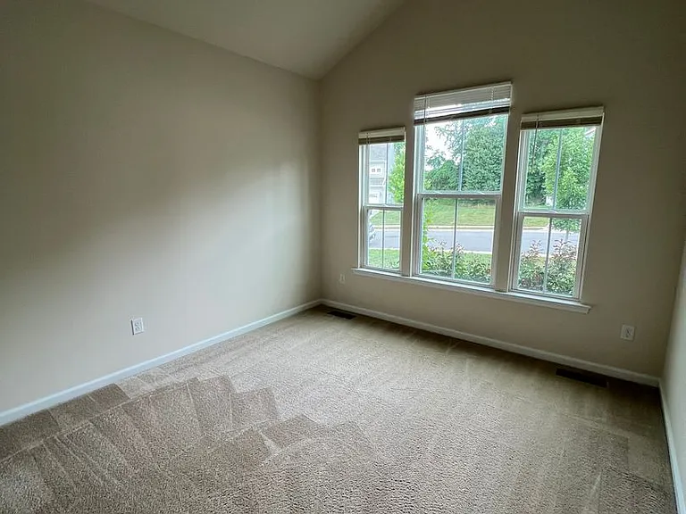 965 Eagle Pl N — Photo 10