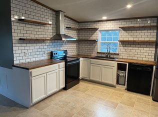 256 Old Whitfield Rd, Hampstead, NC 28443