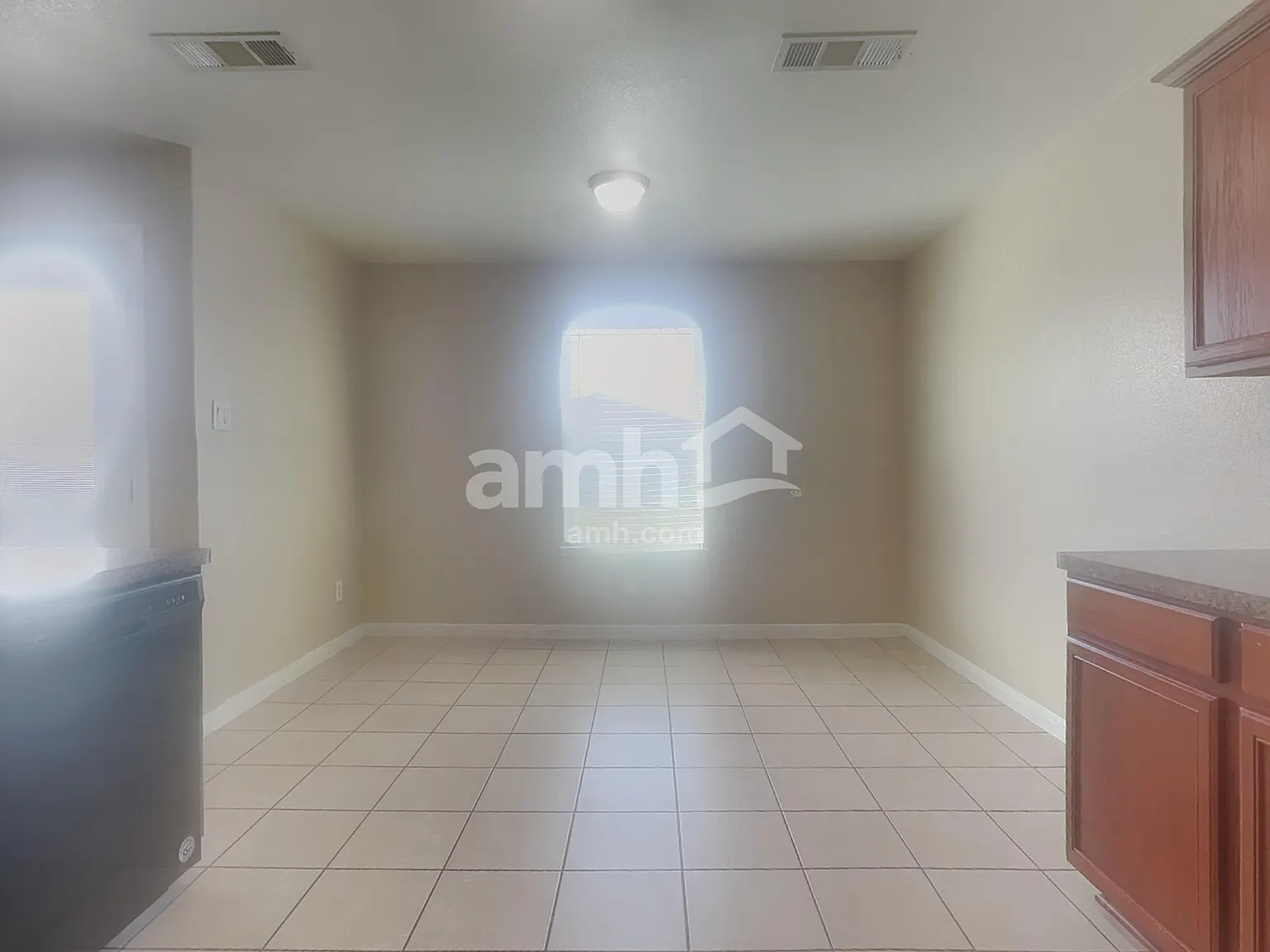 3 bed, 2.5 bath, 1744 sqft, $2,045 — Photo 4