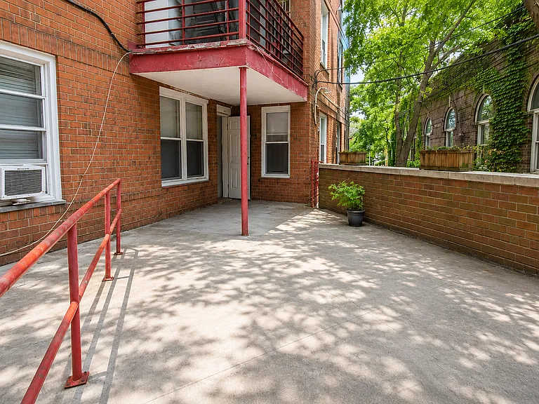 515 Avenue I #101 — Photo 2