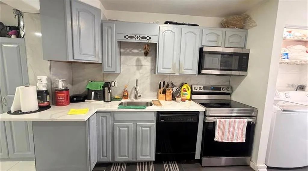 2 bed, 2.0 bath, 1123 sqft, $1,900 — Photo 2