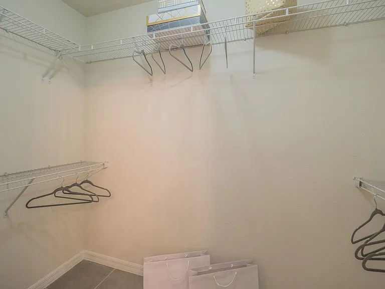 820 NE 7th Pl — Photo 17