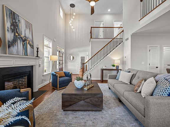 4th image of 1219 Foxglove Dr