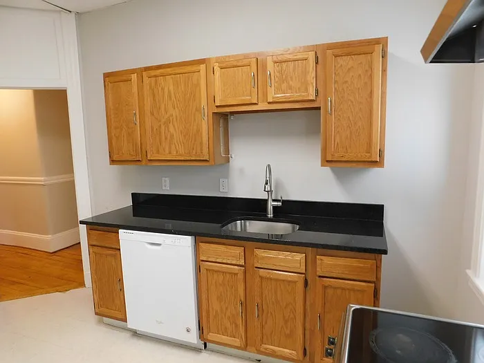 3 bed, 1.0 bath, $4,550 — Photo 3