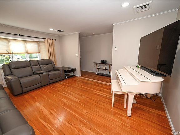 3rd image of 1522 Rica Place