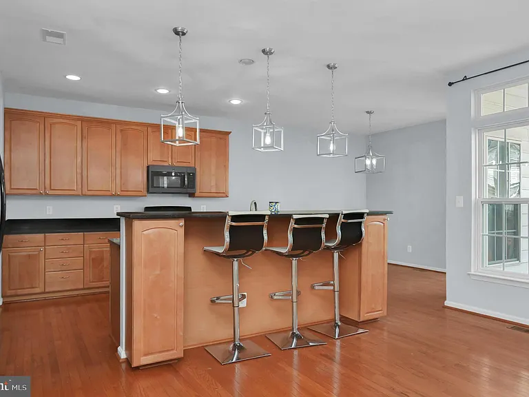 2548 Port Potomac Ave — Photo 9