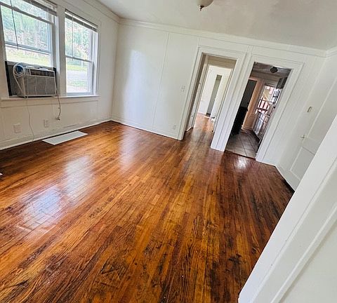 2nd image of 4001 Kenwood Ave APT 1N