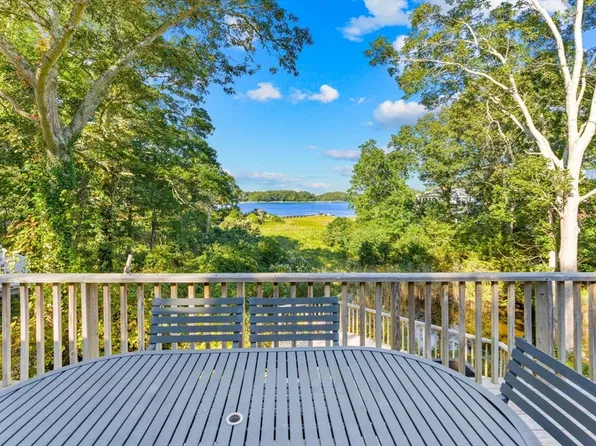 13 Sand Dollar Ln, Mashpee, MA 02649