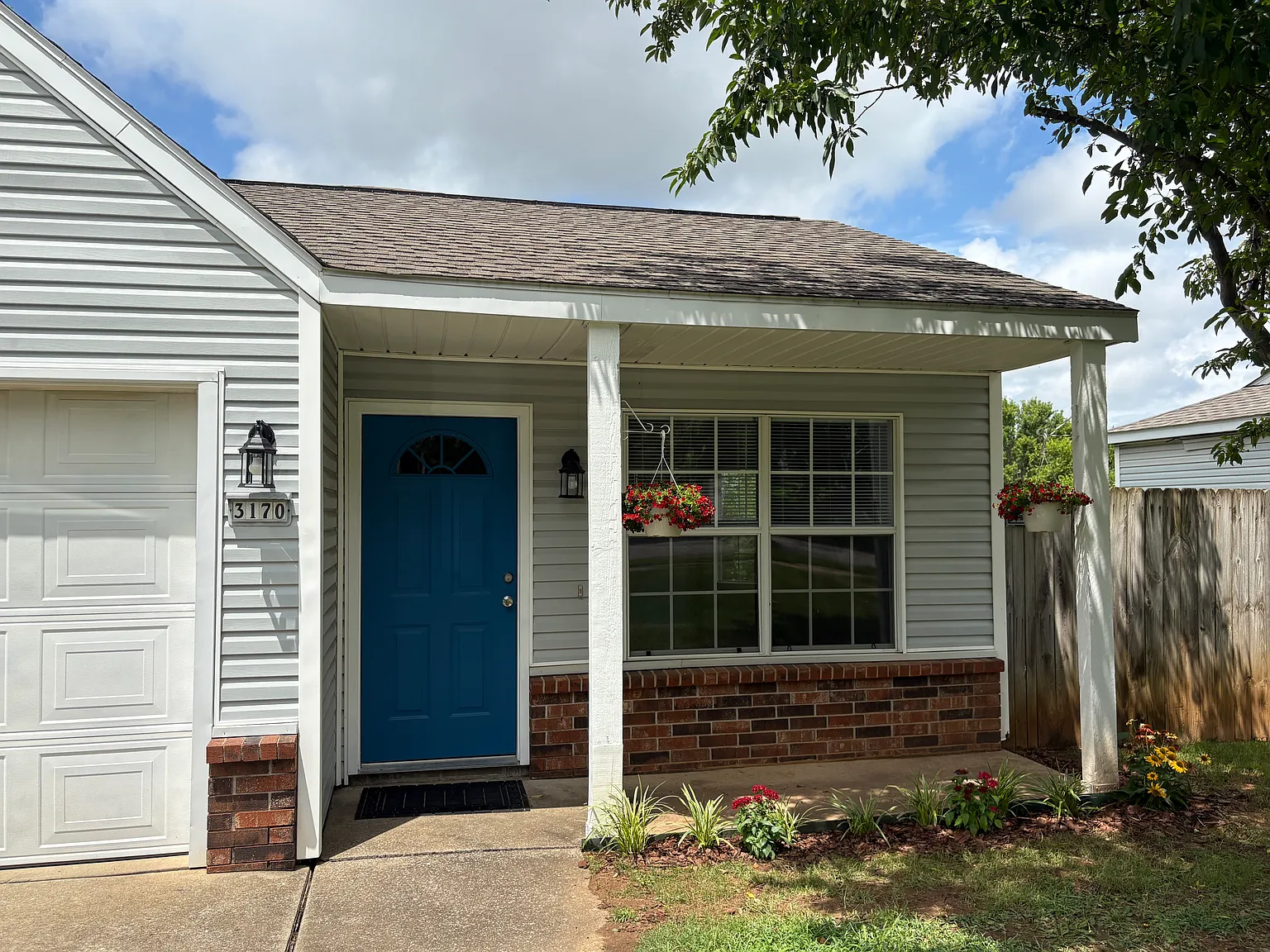 2 bed, 900 sqft, $1,550 — Photo 2