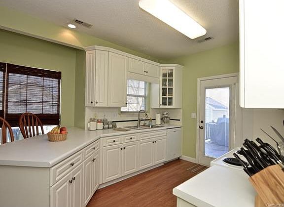 3rd image of 13502 Warder Ct