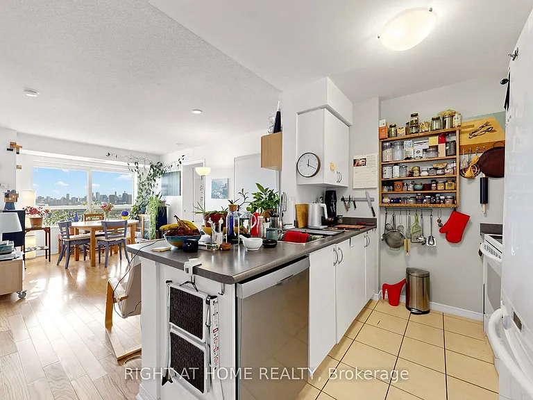 60 Heintzman St #2206 — Photo 4
