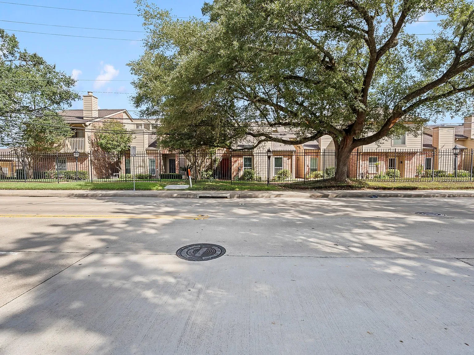 2 bed, 2.0 bath, 1809 sqft, $2,500 — Photo 2