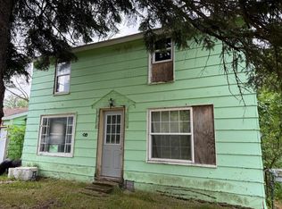 108 E North St, Edmore, MI 48829
