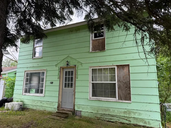 108 E North St, Edmore, MI 48829