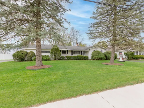 936 E McDevitt Ave, Jackson, MI 49203