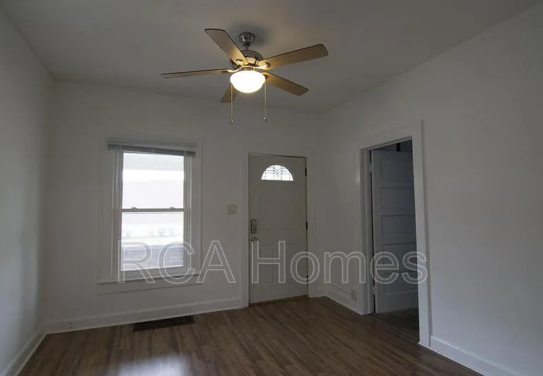 901 N Linwood Ave — Photo 4