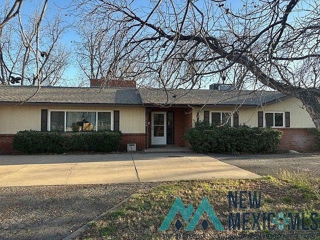1st image of 1415 S Country Club Cir