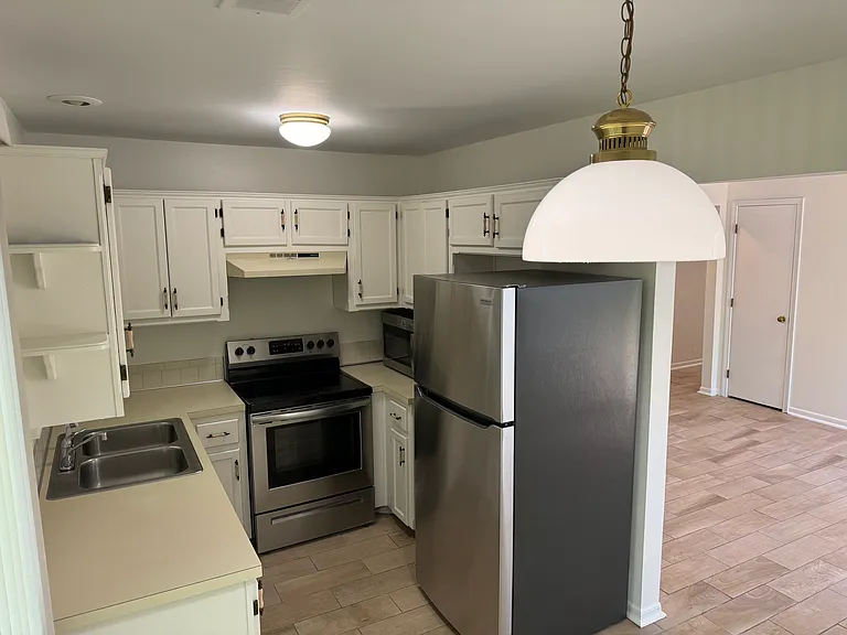7800 N Camden Ave — Photo 4
