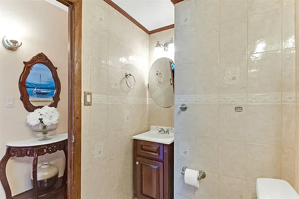 Sold by Level Group | media 17