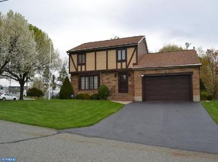 33 Rose Virginia Rd, Oley, PA 19547