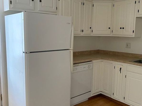 180 Mill St APT 4, Auburn, ME 04210