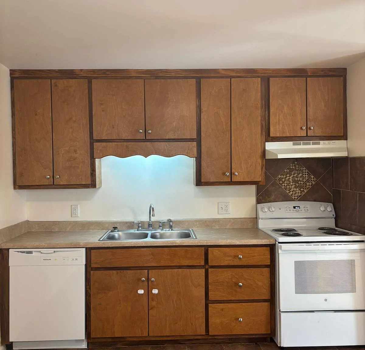 2 bed, 1.0 bath, 818 sqft, $1,600 — Photo 4