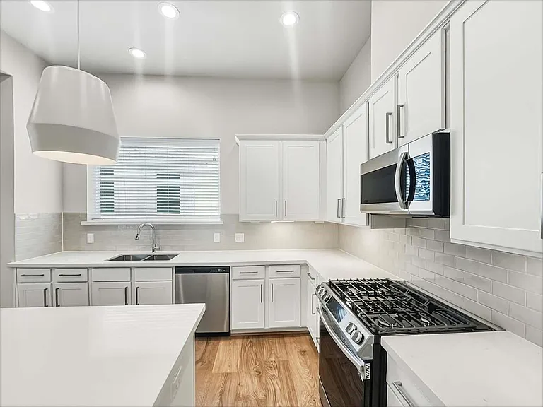 6317 Paddington Bend Dr — Photo 10