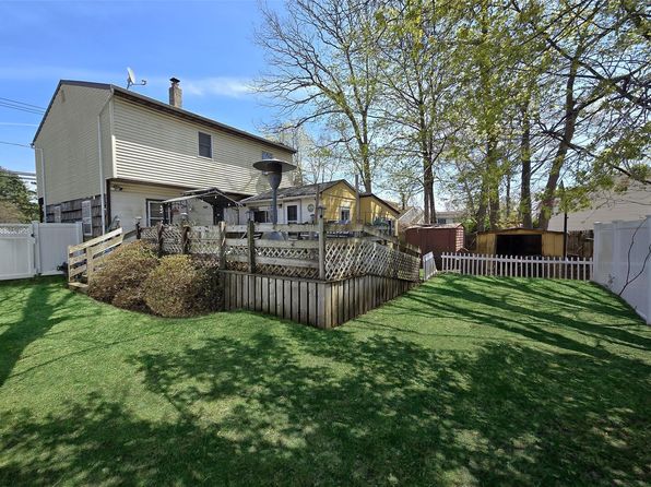 1264 Broadway Avenue, Holbrook, NY 11741
