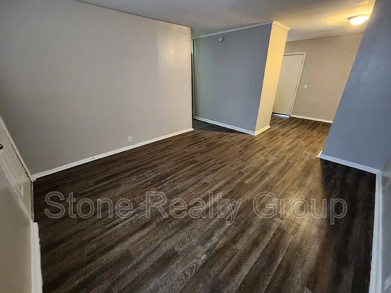 5237 N 13th 1/2 St — Photo 2