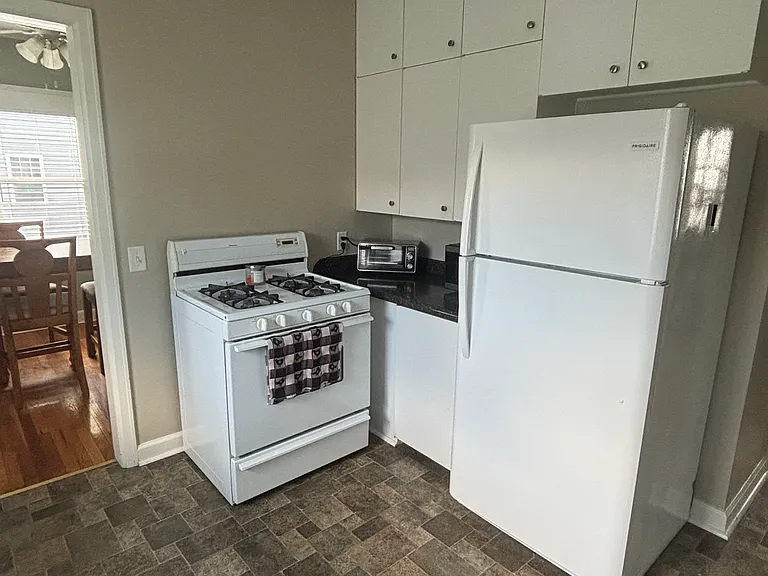 1315 W High St — Photo 4