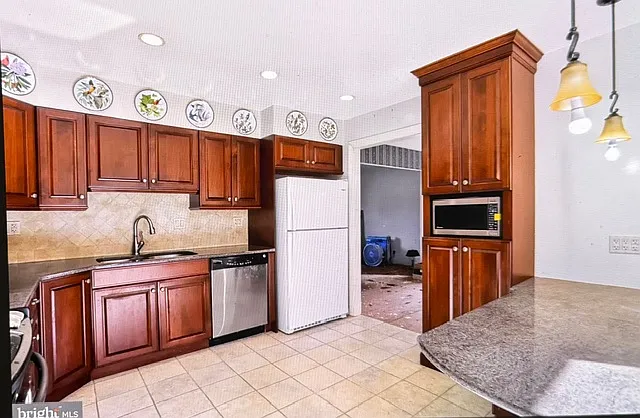 3 bed, 2.5 bath, 1448 sqft, $3,495 — Photo 3