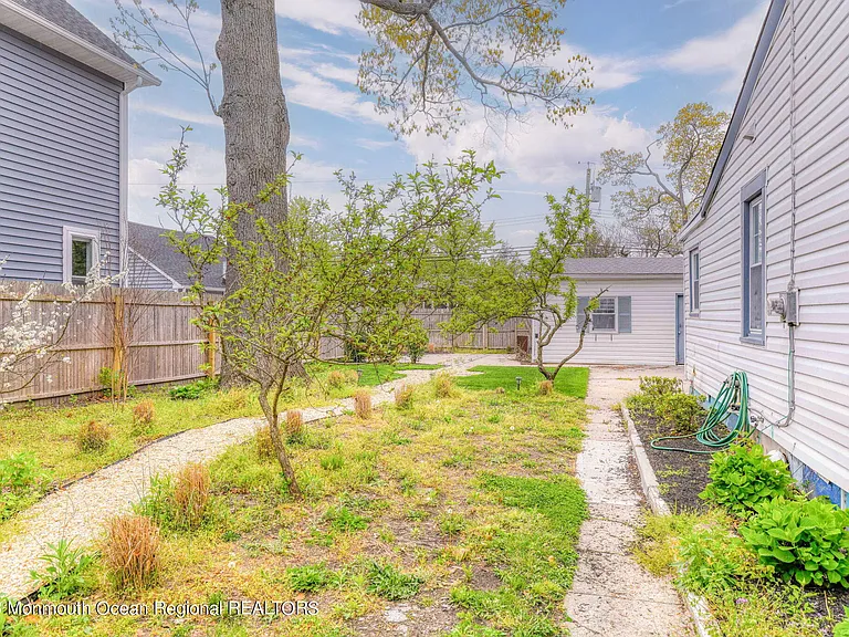 819 Dunlewy St — Photo 31