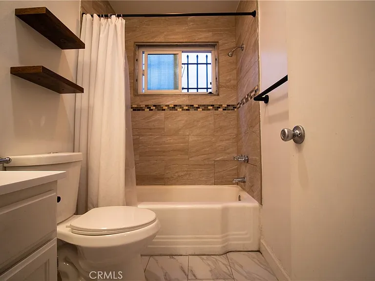 1224 N Mansfield Ave — Photo 5