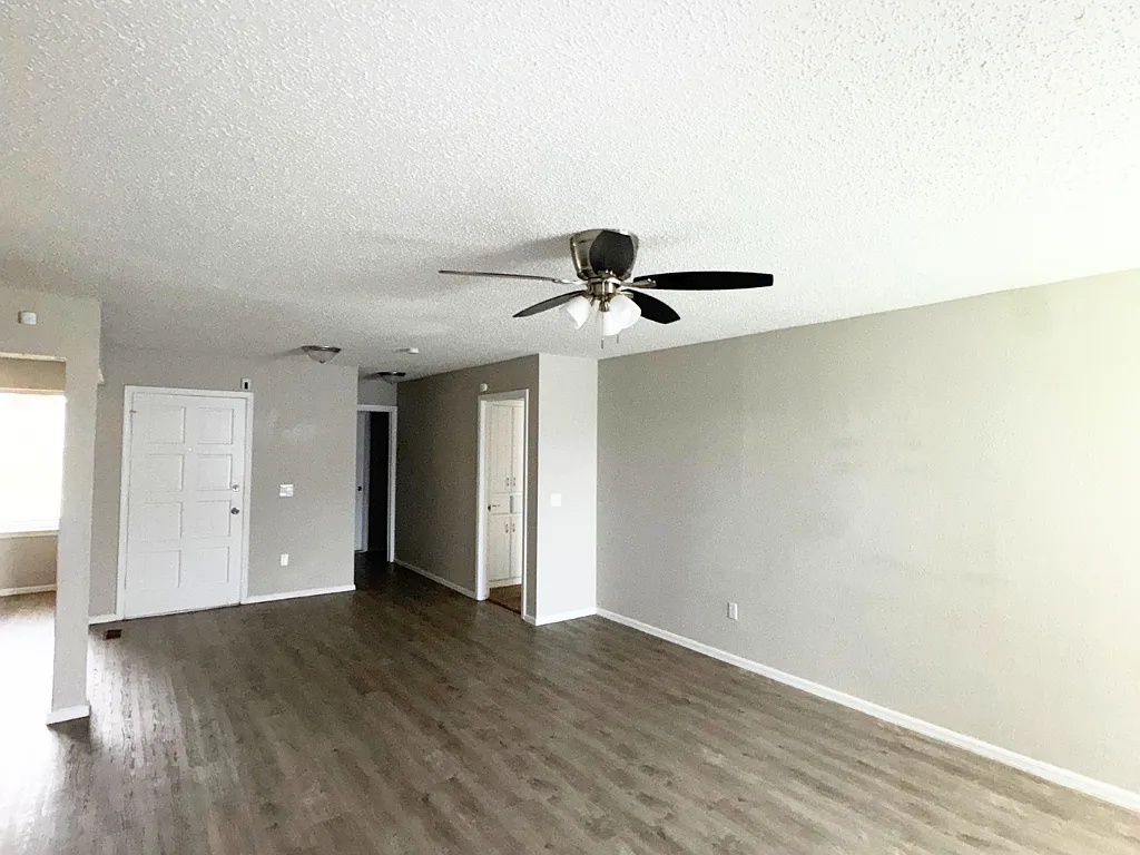 2228 South Whitbourne Pl. Oklahoma City OK 73170 — Photo 3