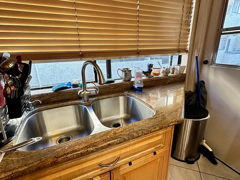 DOUBLE SINK KITCHEN