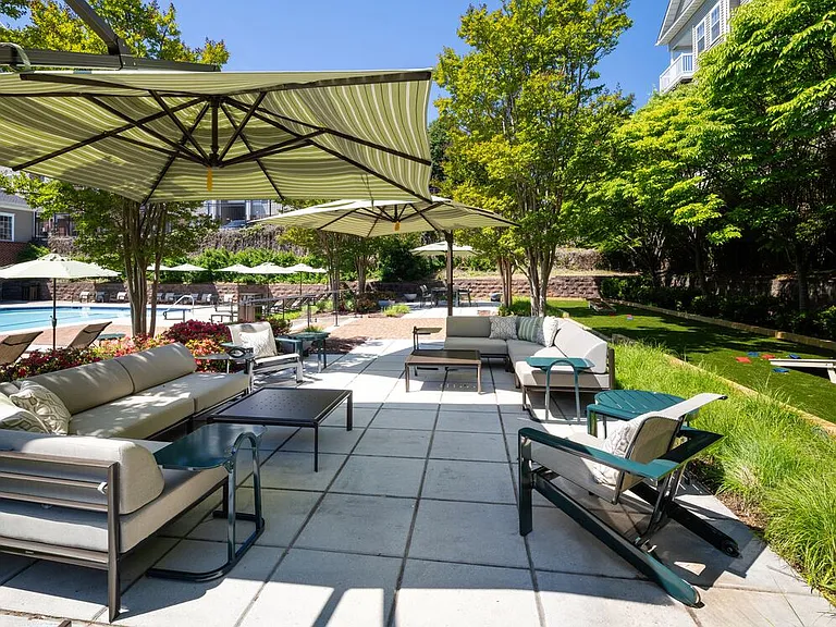 Outdoor lounge