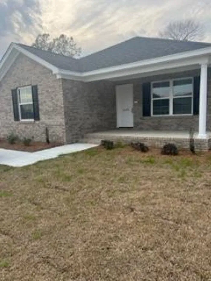 3 bed, 1398 sqft, $2,050 — Photo 1