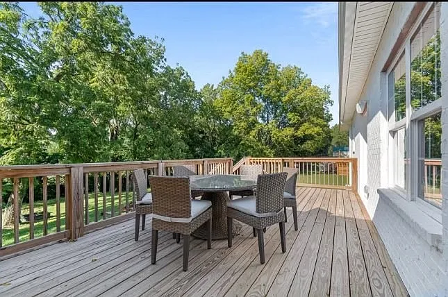414 Roberts St — Photo 17